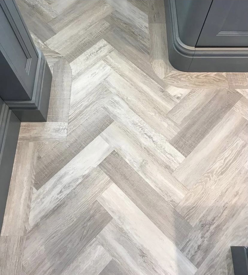 Amtico Spacia Washed Salvaged Timber Parquet 4”x18” with border